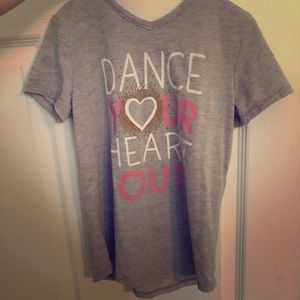 🖐🏼Girls dance with our ❤️ out tee